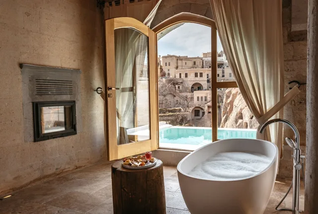 جناح بسرير كينج بإطلالة على المسبح، MILLSTONE CAVE SUITES 2/2