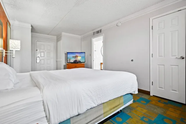 غرفة بسرير كينج، La Quinta Inn by Wyndham Costa Mesa / Newport Beach 5/10