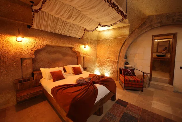 جناح، Alice in Cappadocia 2/4