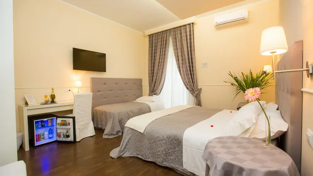 Room, Triple, Caesar Place 1/1