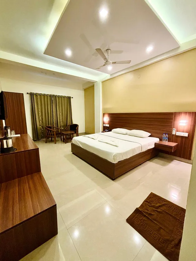 غرفة بريميوم بسرير كينج، Hotel Citywalk Residency 1/3
