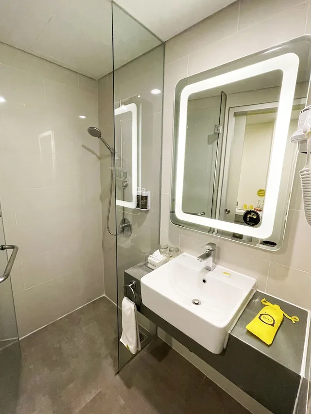 Urban, Yello, Queen Bed، Yello Hotel Paskal Bandung 3/3