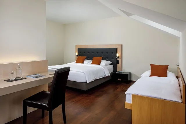 Room, Triple, Double Bed, Lake View, Sofa, Hotel UTO KULM 2/5