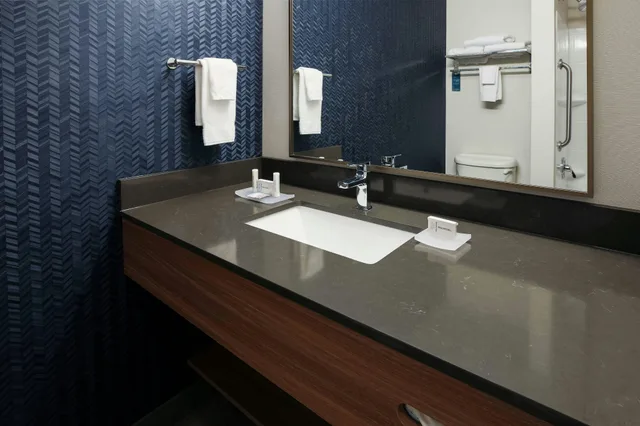جناح بسرير كينج، Fairfield Inn Suites By Marriott Elizabethtown 2/2