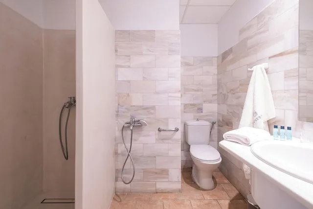 غرفة عائلية بسرير مزدوج وسريرين منفصلين، ROSEBAY HOTEL 5/5