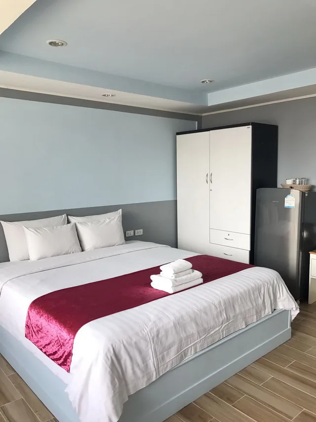 Deluxe, Double Bed, Lateral Side Sea View، The Beach Front Resort Pattaya 4/8