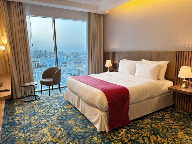 Mountain, Superior, Deluxe, Double Bed, Pool and Mountain View، Sur Grand Hotel 2/3