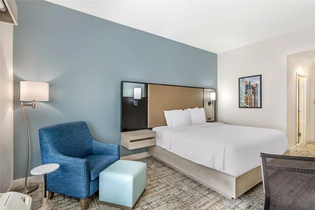 Room, King Bed, Pet Friendly, Best Western Plus Airport Inn Suites Salt Lake City 3/5