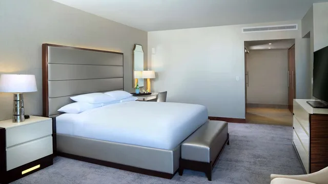Preferred, 2 Rooms, Premier, Suite, King Bed, Partial Ocean View، Hilton Marco Island Beach Resort and Spa 2/6