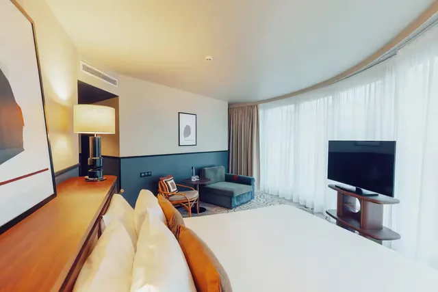 3 Rooms, Suite, Corner، Voco Paris - Porte de Clichy 1/4