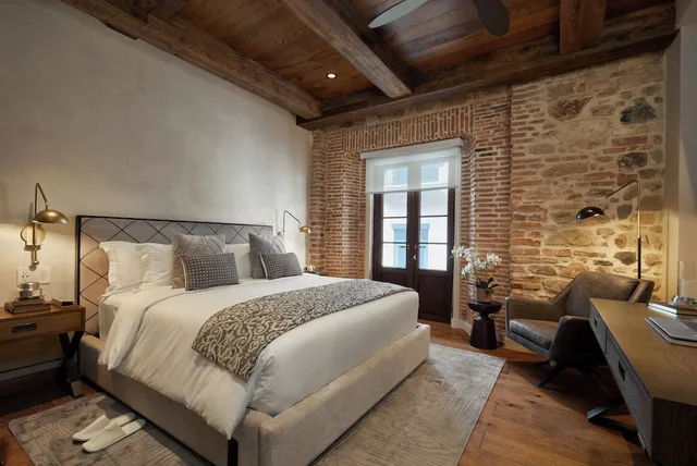 Casco, King Bed, Hotel La Compania In The Unbound Collection By Hyatt 2/10