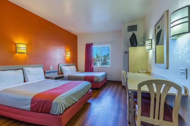 2 Full Beds - Non-Smoking، Motel6 Beatty, NV - Death Valley 3/10