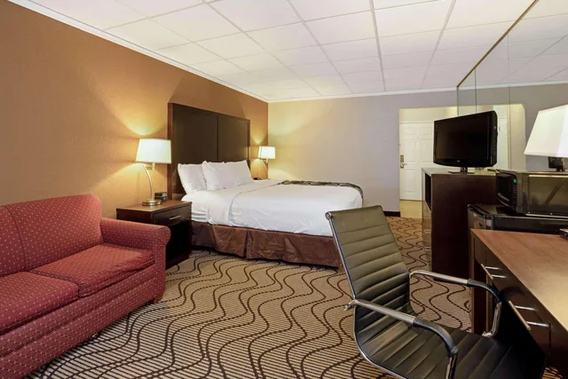 جناح بسرير كينج، La Quinta Inn Lynnwood 3/5