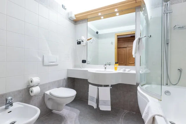 Junior Suite, Balcony, Flora Hotel 5/10