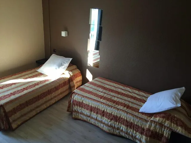 غرفة بسريرين منفصلين، Hotel Le Mejean 1/1
