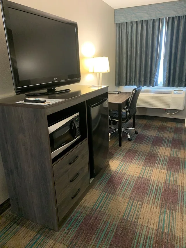 Room, King Bed, Baymont By Wyndham Baldwin 3/4