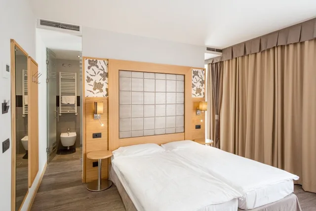غرفة ثلاثية بسرير كوين وسرير فردي، HOTEL PACE 2/9