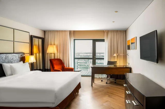 جناح جونيور مع دخول الصالة، Radisson Blu Hotel Bucharest 1/5