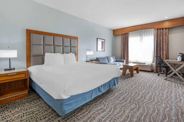 غرفة بسرير كينج لذوي الإعاقة، Best Western Plus Peppertree Inn At Omak 1/2