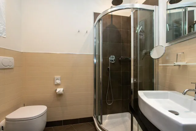 Standard, Double or Twin Bed, Square View، Hotel Mariver 6/7