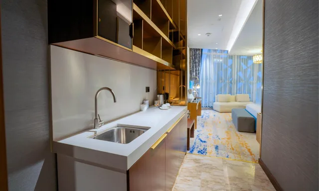 Premium, King Bed, Water View, Kitchenette, Velero Doha 4/10