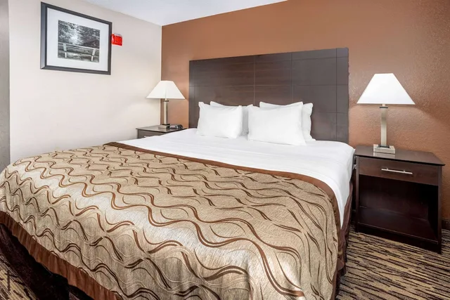 غرفة بسرير كينج لذوي الإعاقة، Baymont By Wyndham Beloit 9/10