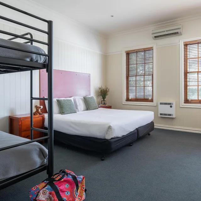 جناح جونيور عائلي، Sovereign Hill Hotel 2/10