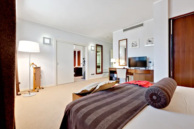 Suite, ITALIANA HOTELS COSENZA 2/2