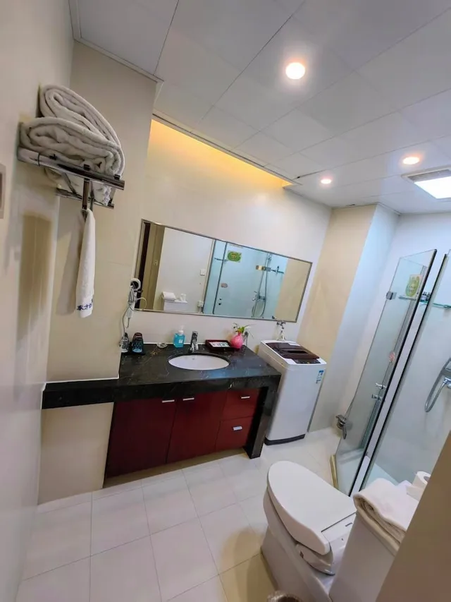 غرفة كومفورت ثلاثية بسرير كوين وسرير فردي، East King Business Hotel 3/3