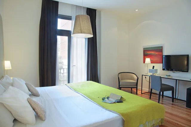 Suite, King Bed, Esplendor by Wyndham Montevideo Cervantes 6/10