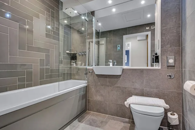 Liberty, Suite, Double Bed، Roomzzz Leeds City Centre 3/6