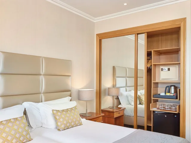Room, Queen Bed, Sea Side, Pool View، Ria Park Hotel & Spa 2/3