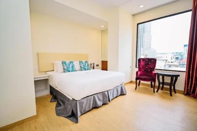 غرفة ديلوكس بسرير كوين بإطلالة على المدينة، Kingston Hotel 5 @ Chow Kit 2/6