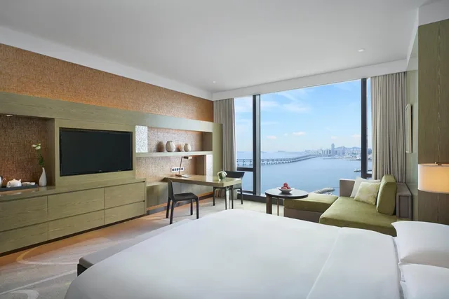 غرفة غراند بسرير كينج، Grand Hyatt Dalian 1/2