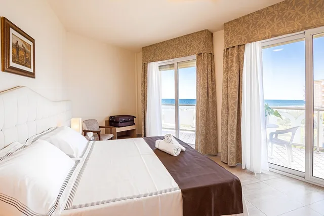 Comfort, Queen Bed, Hotel Adria 1/4