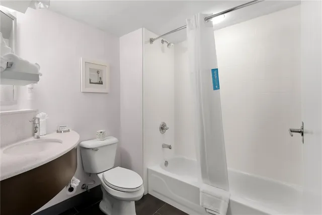 Room, 2 Queen Beds, Hampton Inn Suites Newtown 5/5
