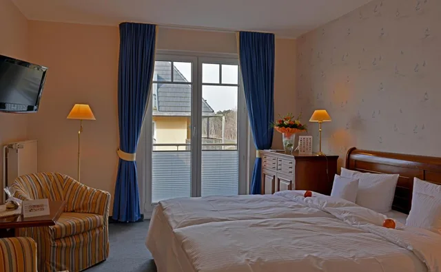 Room, Double Bed, Balcony, Hotel Meerlust 2/7