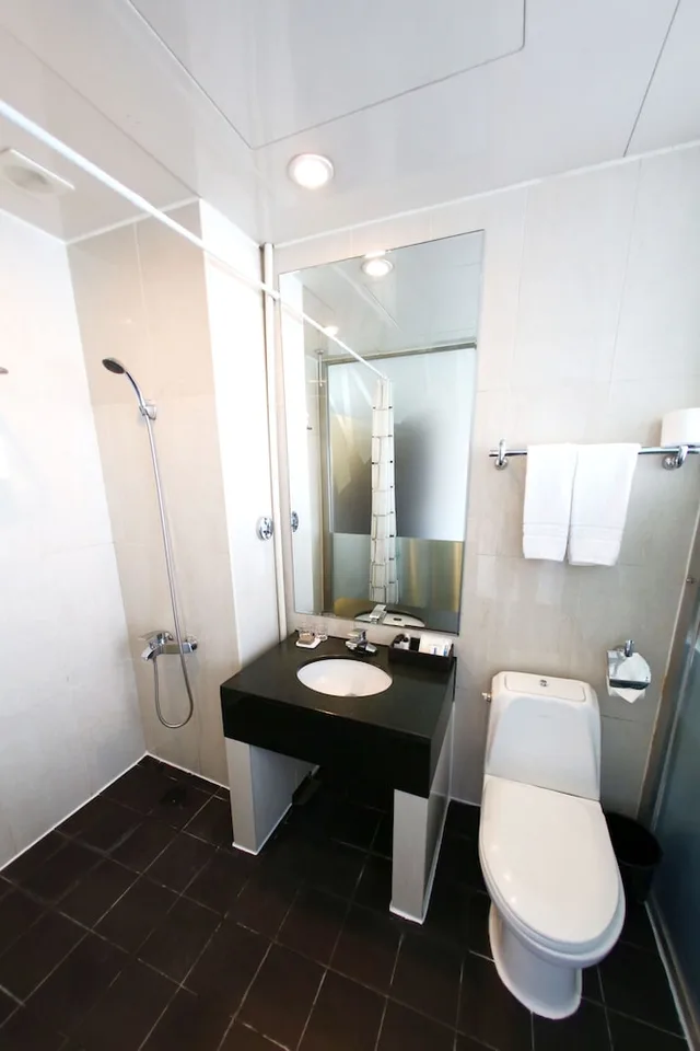 Superior, Double Bed, No Window، The Riverside Hotel 4/4