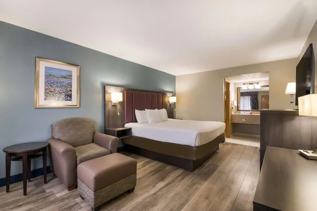 غرفة قياسية بسرير كينج بحوض جاكوزي، Best Western Inn Winchester 1/4