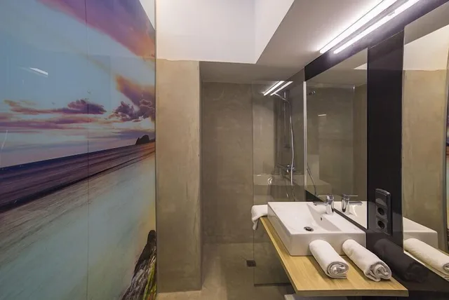 غرفة ثلاثية، Hotel Zerupe 3/5