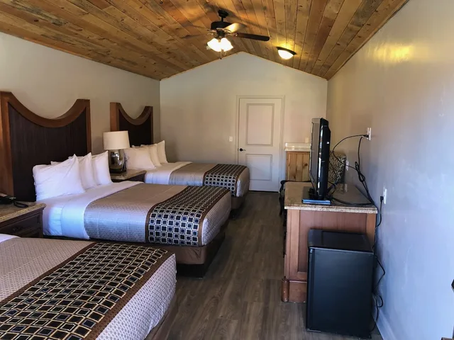 غرفة ديلوكس ثلاثية بسريرين كوين لذوي الإعاقة، Red Canyon Cabins 1/3
