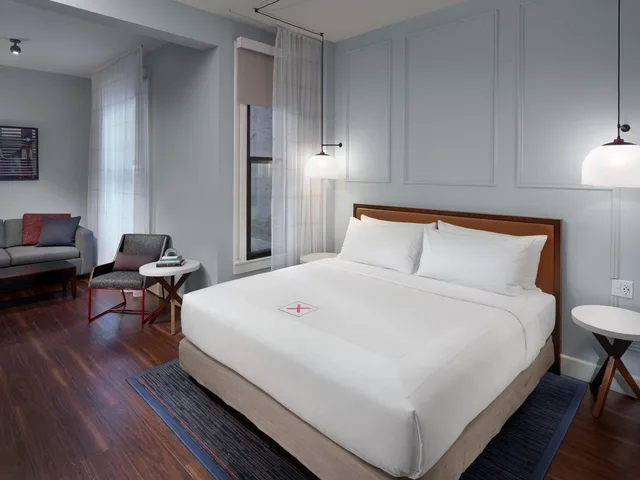 غرفة اقتصادية، Axiom Hotel 1/1