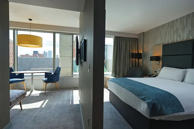 جناح بسرير كينج بإطلالة على المدينة مع أريكة، Holiday Inn Manchester - City Centre 1/10