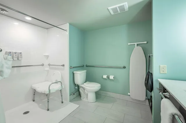 غرفة بسريرين مزدوجين، Best Western Plus St. Simons 6/8