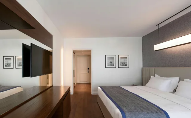 غرفة تنفيذية بسرير مزدوج بإطلالة على البحر، Makedonia Palace, WorldHotels Luxury 1/3