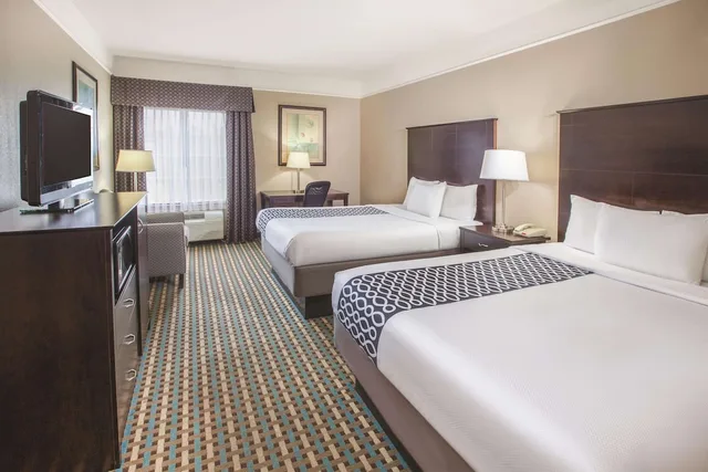 غرفة سوبيريور بسريرين كينج، La Quinta Inn & Suites by Wyndham Bay City 1/2