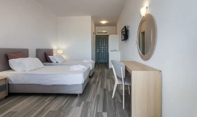 Deluxe, Queen Bed, Sea View, Ground Floor, En Milo 1/6