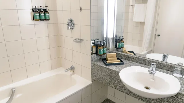 City, Premium, King Bed, with View, Lounge Access, High Floor، Crowne Plaza Auckland 5/6