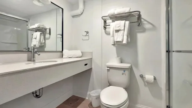 غرفة سوبيريور بسريرين كوين مع أريكة، Harborline Hotel Rockland, ME 8/10