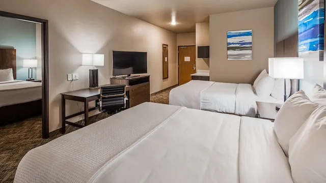 جناح بسريرين كوين، Best Western Golden Spike Inn & Suites 1/5